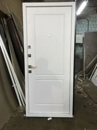 Входные двери из МДФ в квартиру белые