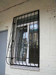 Решетка на окно 12  от производителя Клинские двери