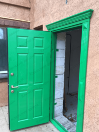 Зеленые входные двери в загородный дом - производство Клинские двери